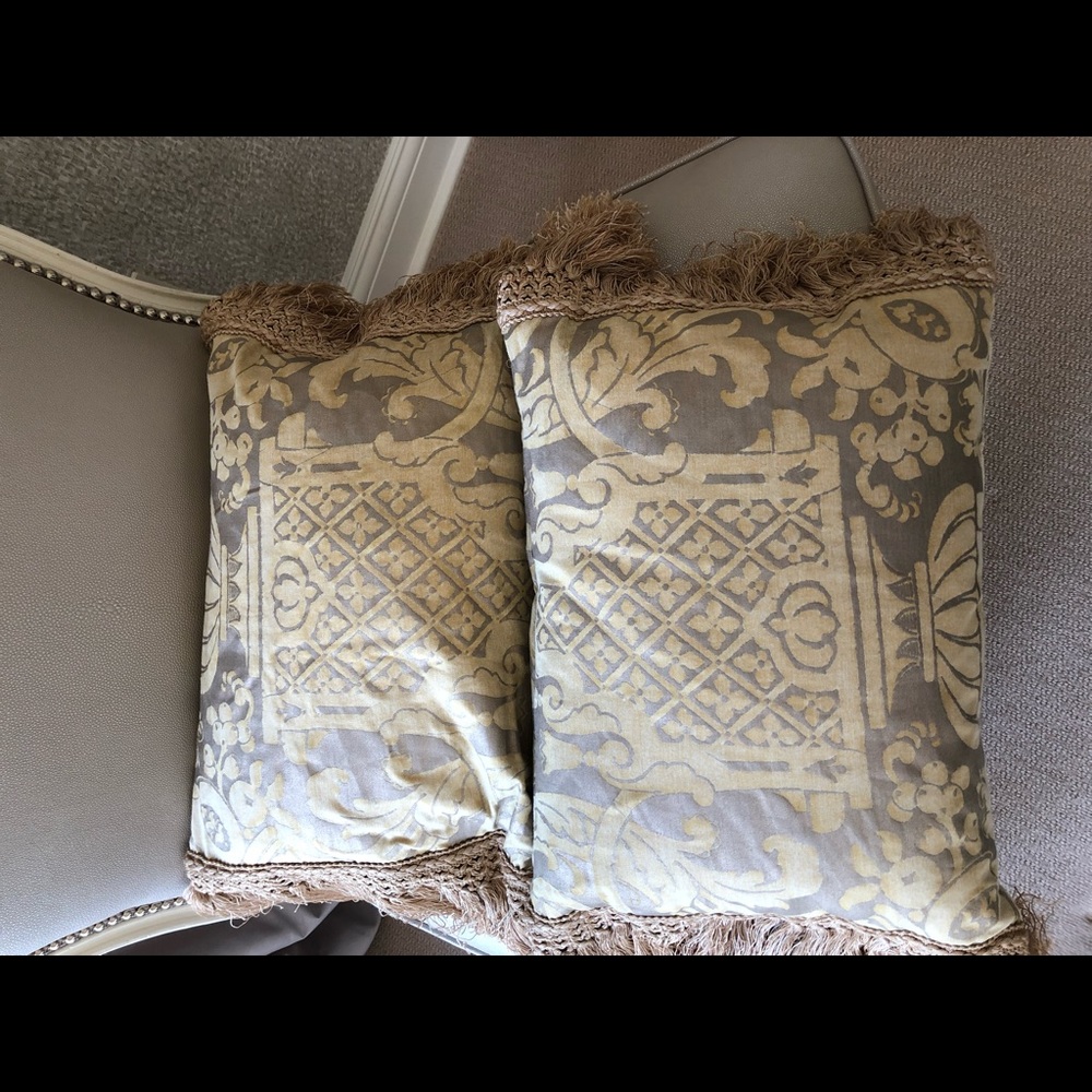 Pair vintage Fortuny pillows yellow gold silver - Picture 7 of 8